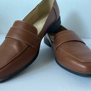 Liz Claiborne Tan Memory Foam Loafers 7W